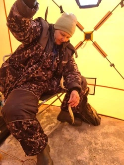 Главное — азарт, а не улов: жительница Сахалина рассказала о зимней рыбалке и дала советы новичкам