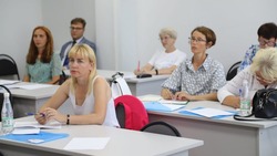 Важность изучения финансовой грамотности в школах обсудили в Южно-Сахалинске