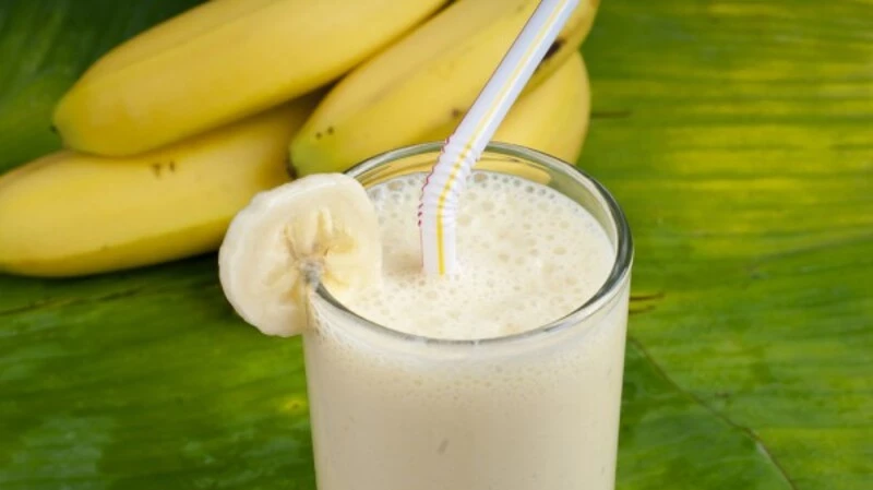 Банан в стакане
