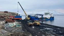 Три судна доставили грузы для строительства мемориала героям на Шумшу