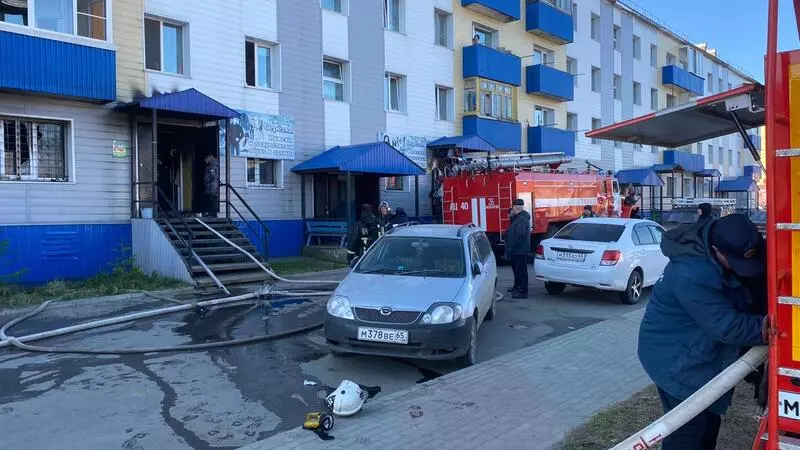 На Сахалине сгорел магазин в жилом доме