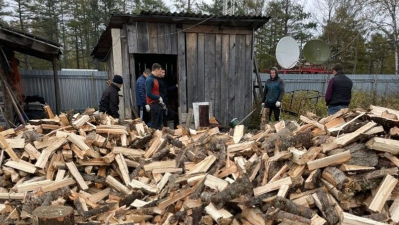 Дрова и уголь привезли семьям мобилизованных в Смирныховском районе