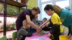 На Сахалине дети и подростки с ограниченными возможностями занялись гарденотерапией