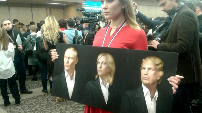 На пресс-конференцию Путина принесли картину с Дональдом Трампом