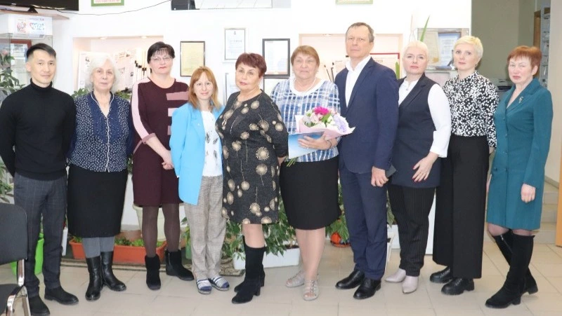 Мэр поздравил работников Холмского архива с профессиональным праздником