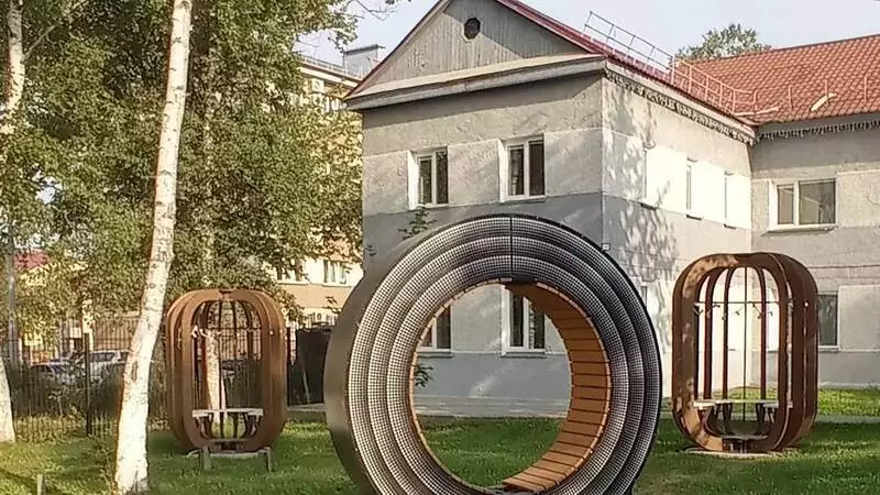 Для юных художников сделали беседки в стиле арт-объектов