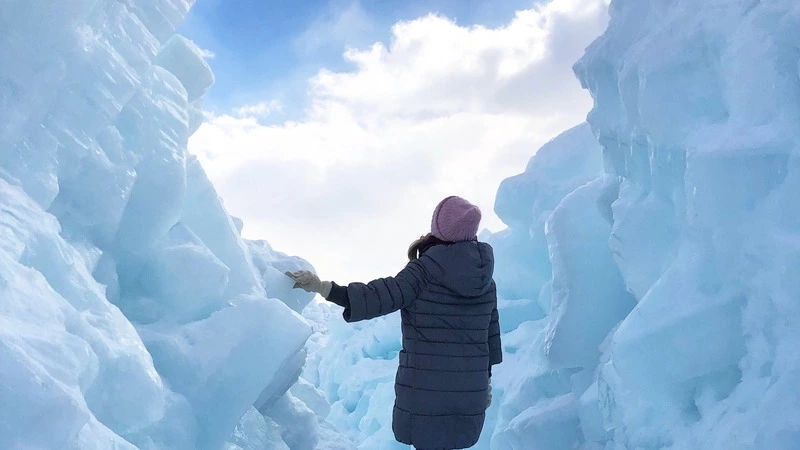 Сахалинские блогеры ринулись к ледяным горам ради необычных фотографий