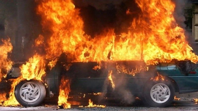 Автомобиль загорелся в Южно-Сахалинске вечером 27 мая