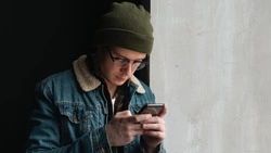 Мошенники обманывают россиян при планировании совместных дальних поездок