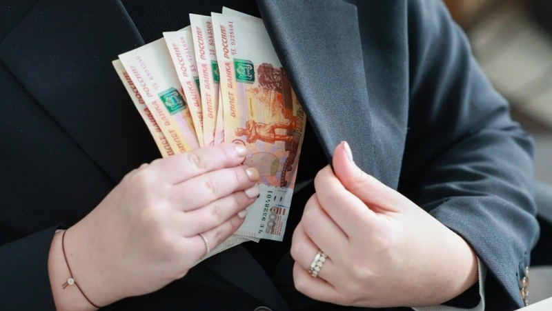 Пенсионерка с Сахалина отдала мошенникам 12,5 миллиона рублей и улетела ради этого в Москву