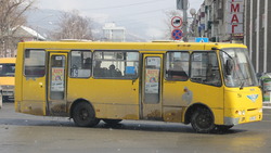 В Южно-Сахалинске кондуктор отругала маму малыша, которого стошнило в автобусе