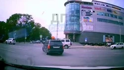 Сократил путь: водитель повернул через двойную сплошную в Южно-Сахалинске