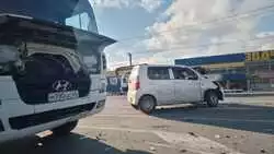 Бетономешалка попала в ДТП возле строймаркета в Южно-Сахалинске