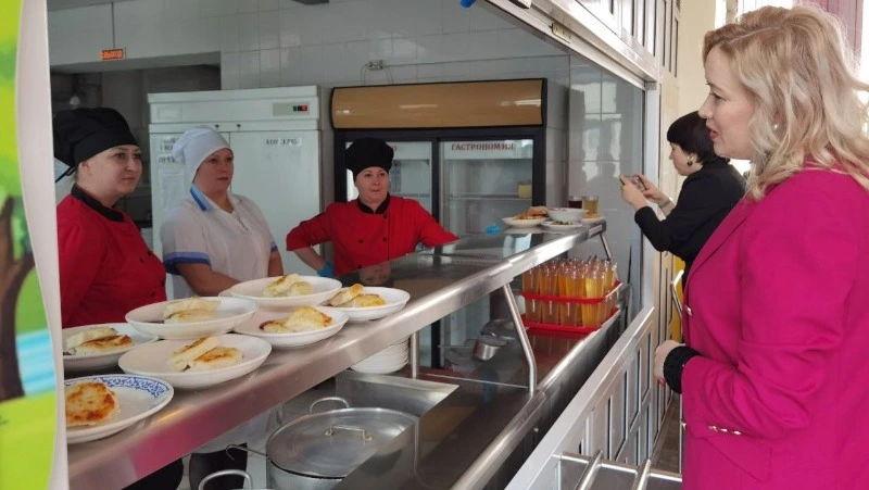 Школа Углегорска получила знак качества министра образования Сахалинской области