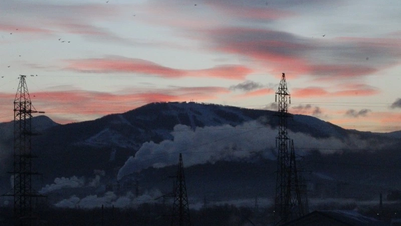 Жителей Южно-Сахалинска предупредили о снеге и загрязнении воздуха 24 января