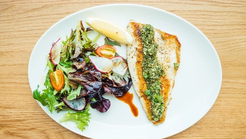 Жителям села в Холмском районе предложили свежую камбалу по 81 рублю за килограмм