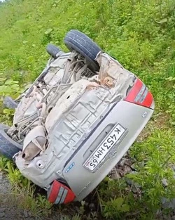На одной из трасс Сахалина обнаружили перевернутый автомобиль             