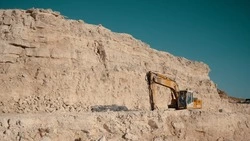 На Сахалине карьер Троицкий едва высудил 14 млн рублей за песок для чеченского клиента