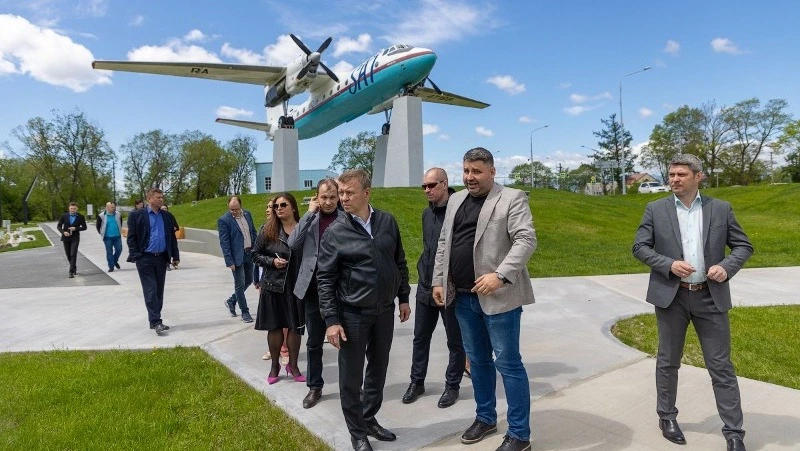 Газоны в сквере Авиаторов в Южно-Сахалинске приведут в порядок