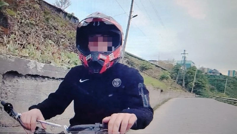 Правоохранители задержали школьника на мопеде в Холмске