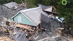 Расчищают завалы и оценивают убытки