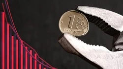 Эксперт: в августе россиян ждет девальвация рубля  