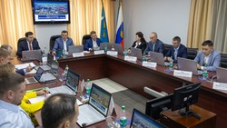 Валерий Лимаренко обсудил рост качества жизни с депутатами Гордумы Южно-Сахалинска 