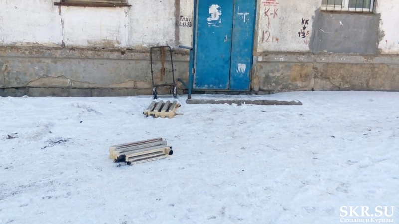 Сахалинские дети устроили опасные игры в заколоченных домах в Охе