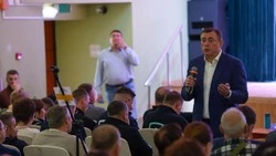 Медицина, дороги и авиаперелеты: губернатор обсудил с жителями Ноглик ключевые проблемы района