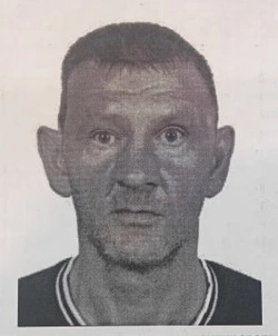 Мужчину с татуировкой ноты объявили в розыск в Долинске