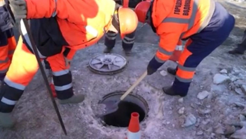 Жителей Южно-Сахалинска попросили сообщать об открытых люках в городе