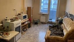 Жительница Макарова пырнула сожителя ножом в грудь в ответ на избиение 