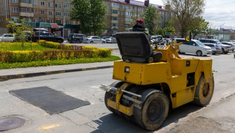 Почти двухлетний объем ямочного ремонта дворов выполнят в Южно-Сахалинске в 2023 году