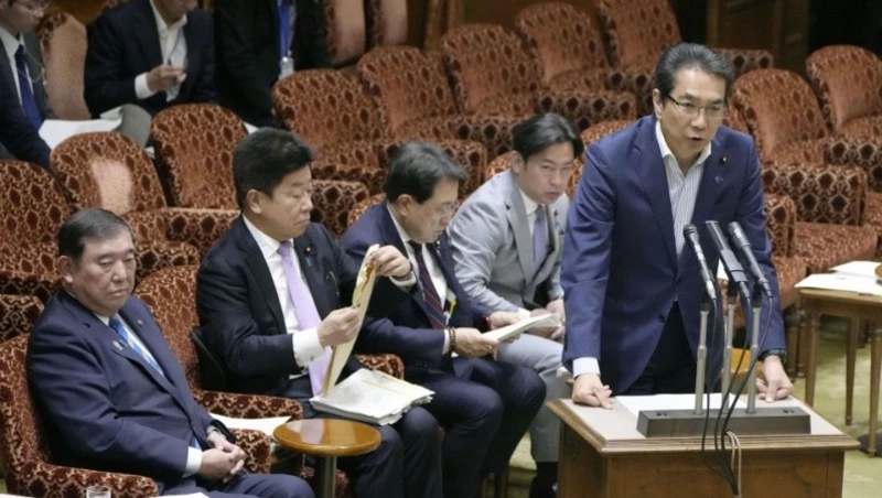 Политскандал: министр сельского хозяйства Японии заявил, что никогда не покупает рис, ему дарят