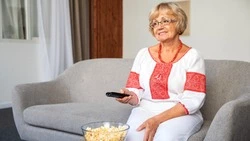 «Спасибо большое!»: депутат облдумы исполнила мечту пенсионерки из Макарова