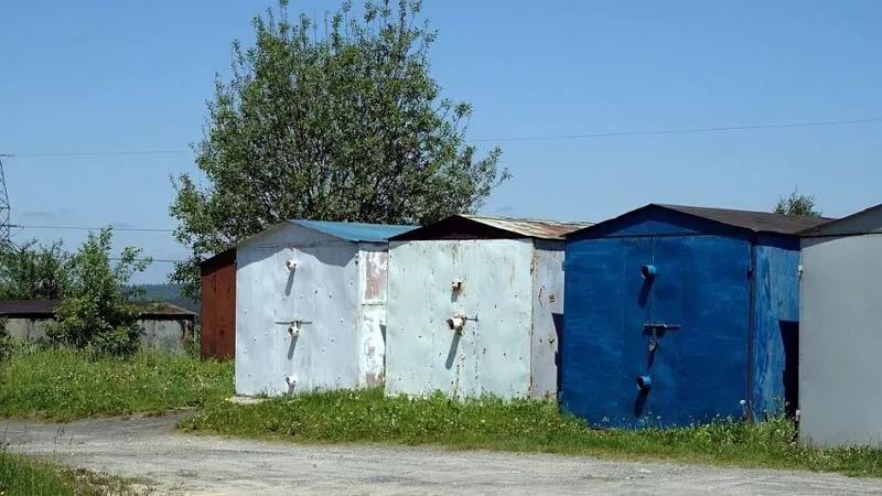 В гараже в тымовском селе обнаружили тело пожилого мужчины