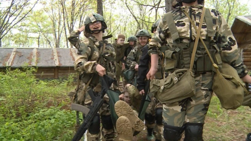 Школьники Сахалина штурмовали избушки и освобождали «заложников» на Пушистом