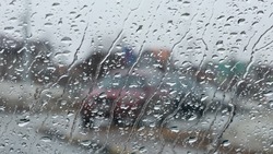 Мощный циклон с ливнями «ударит» по Курилам 30 апреля
