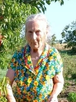 Пенсионерка с деменцией пропала во время сбора рябины в Корсаковском районе