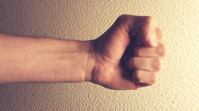 Житель Долинска проведет 3 года в колонии за причинение тяжких телесных повреждений