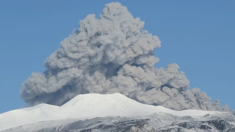 На вулкане Эбеко зафиксировано два пепловых выброса