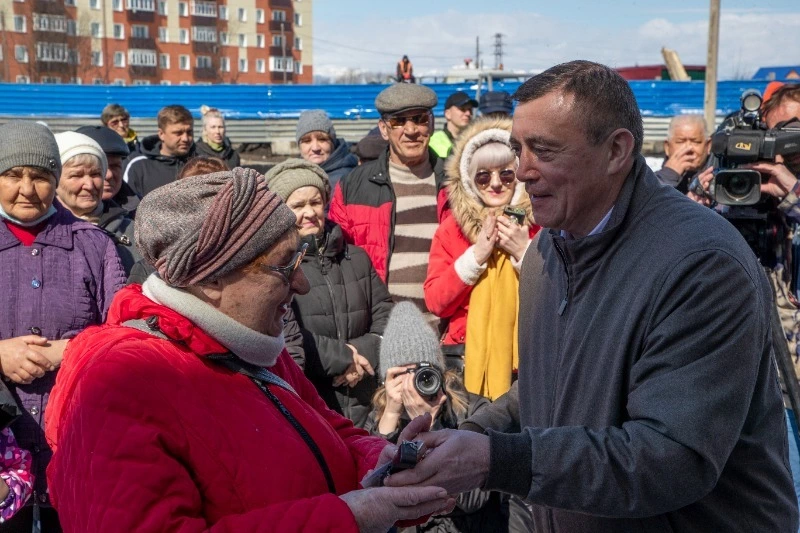 Несколько десятков семей в селе Поронайского района получили ключи от новых квартир