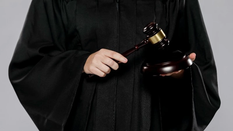 Курильчанин заплатит 50 тысяч за то, что распустил руки