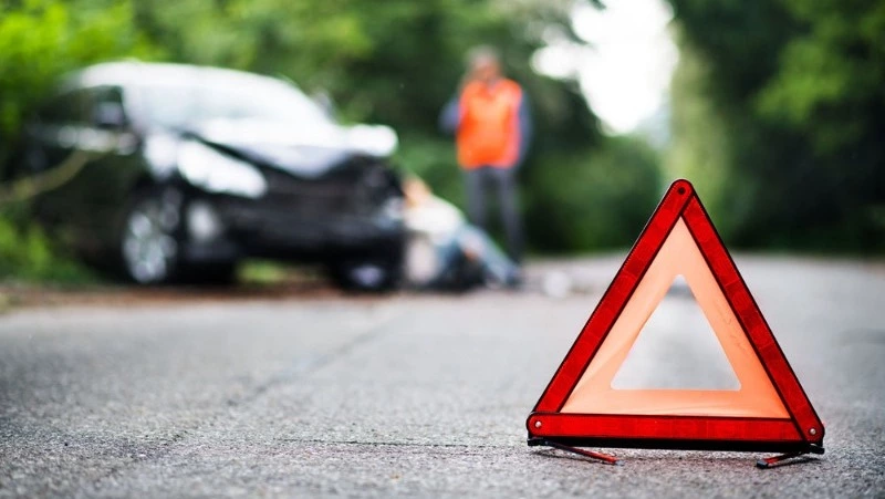 Водитель Kia Bongo сбил 17-летнюю девушку и уехал с места ДТП в Южно-Сахалинске