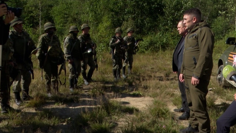 Депутаты привезли на полигон Успеновский автомат Калашникова и необходимые вещи