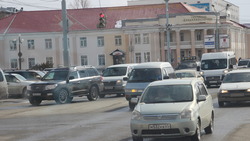 Пятница началась с огромной пробки для водителей Южно-Сахалинска