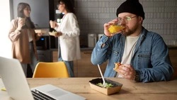 Обед на работе: сотрудники Superjob выяснили сумму трат на перекус 