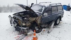 Лобовое столкновение Toyota Land Cruiser произошло на трассе Южно-Сахалинск — Оха