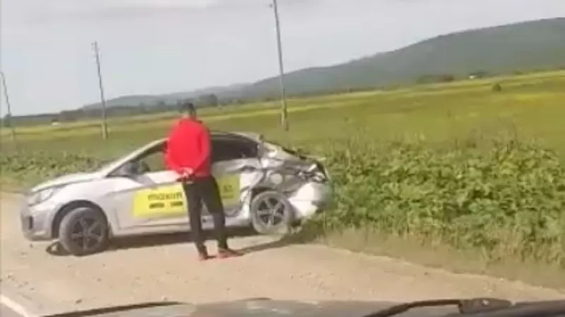 В Южно-Сахалинске иномарка протаранила бочину такси «Максим»