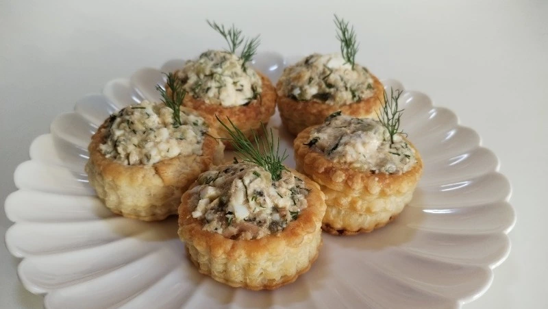 Слоёные тарталетки с начинкой